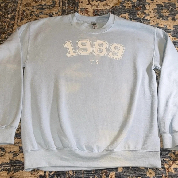 Taylor Swift 1989 T.S. Blue Tye Die Long Sleeve Sweatshirt Gildan MED Unisex - Picture 1 of 9